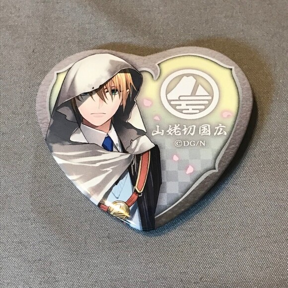 Touken Ranbu Yamanbagiri Kunihiro heart pin button - Picture 1 of 3